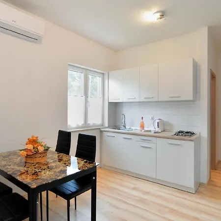 Apartment Ferienwohnung Fuer 4 Personen Ca 40 Qm In Sijana, Istrien Istrische Riviera *